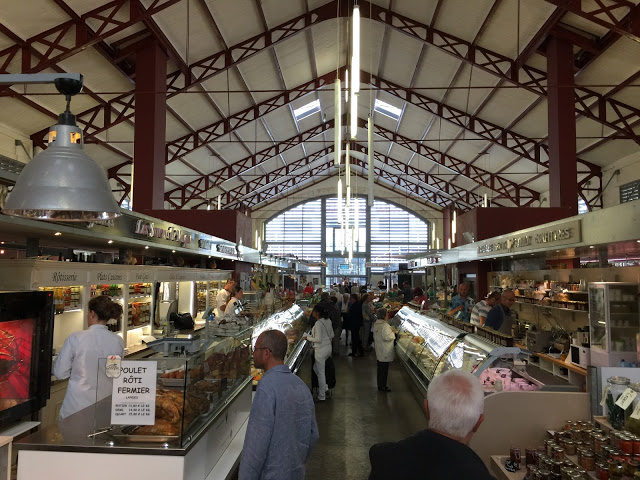 LES HALLES 常設市場
