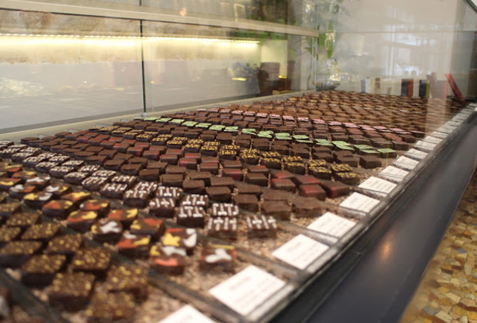 LES TROIS CHOCOLATS | 日仏商事株式会社