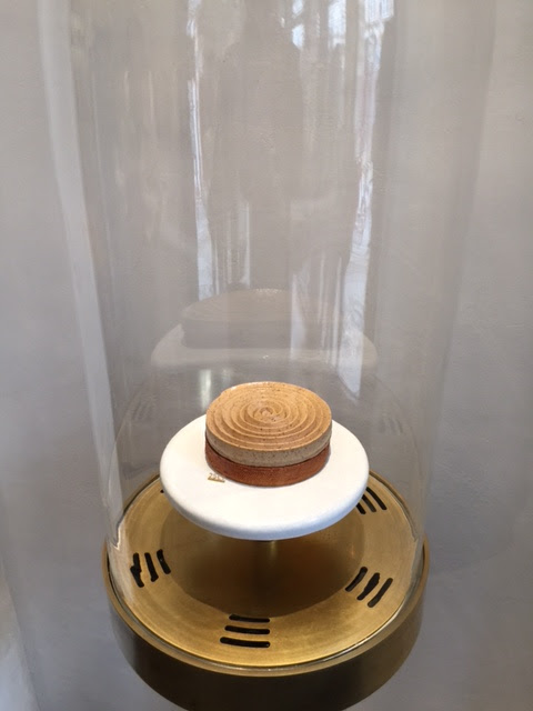 LA PATISSERIE DU MEURICE PAR CEDRIC GROLETタルト・カフェ(大きいサイズ) こちらはぐっとお求めやすく25ユーロ(3人用)