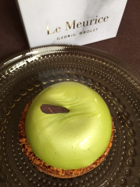 LA PATISSERIE DU MEURICE PAR CEDRIC GROLETタルト・オ・ポム・ヴェルト