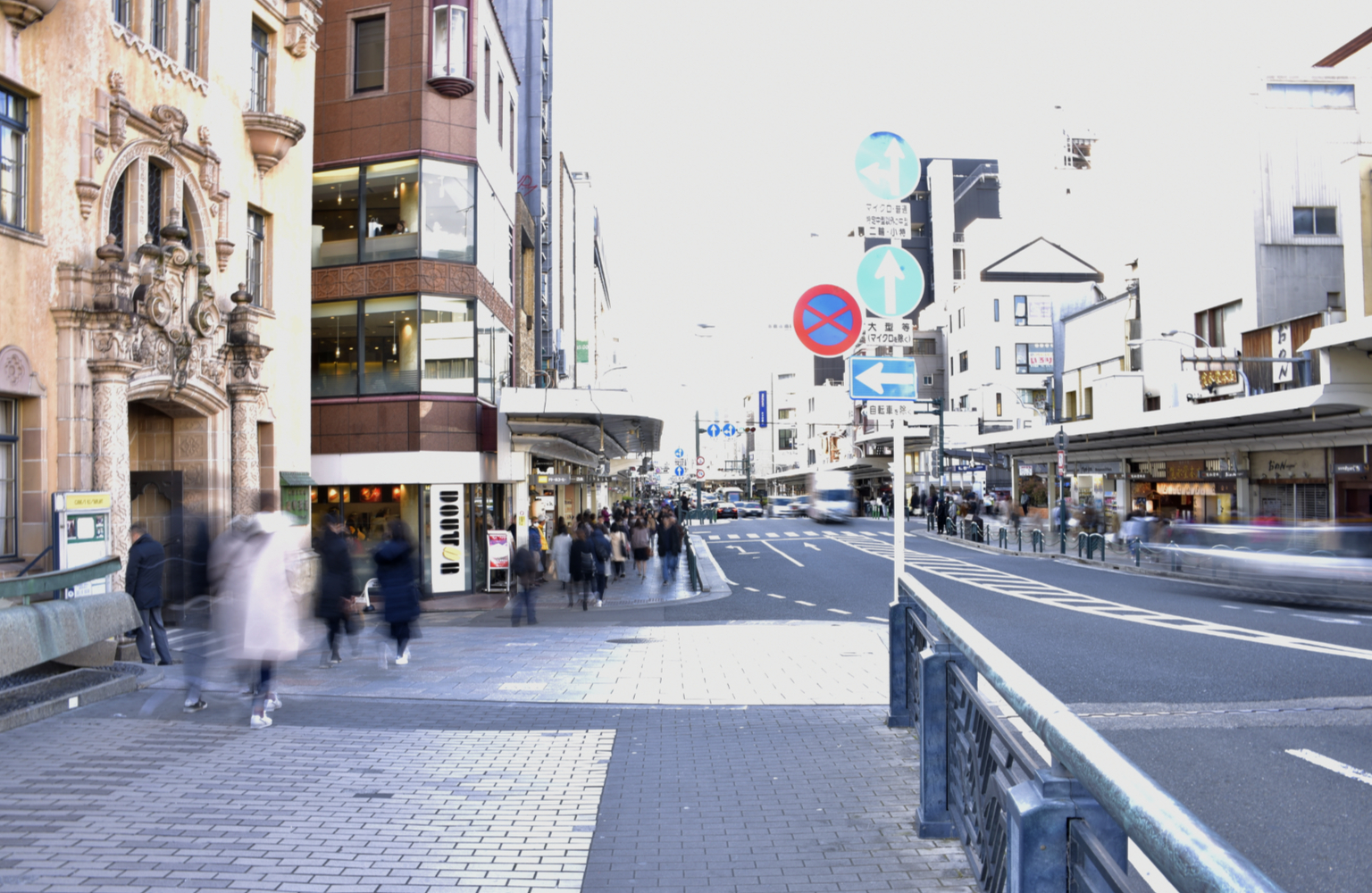 多くの観光客が行き交う河原町周辺