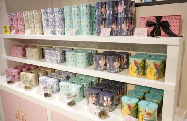 『T by Ladurée』（テ by ラデュレ）の専門店
