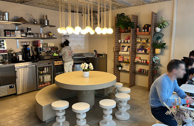 フィリピン料理店の店内