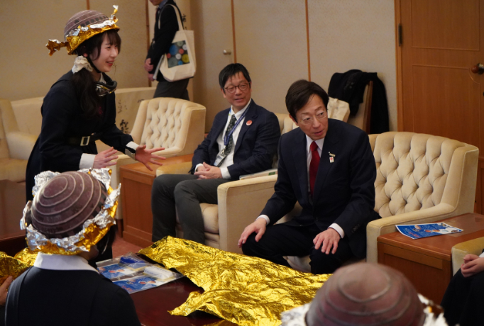松蔭の生徒と神戸市長