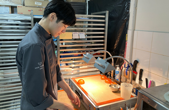 渡仏後、モリヨシダラボでの制作の様子