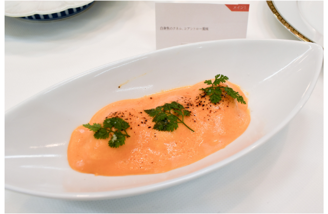 白身魚のクネル、コアントロ―風味